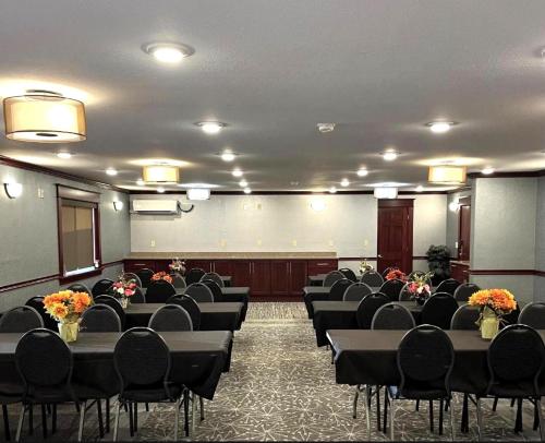 Fireside Inn and Suites - image 11