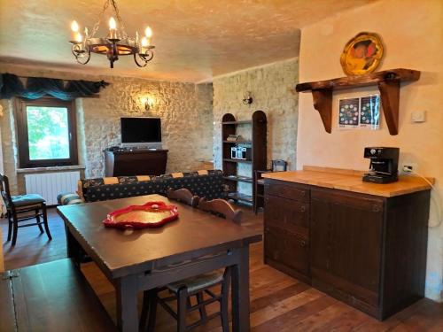 Holiday Home Charmantes Bauernhaus in Penna San Giovanni by Interhome in Penna San Giovanni