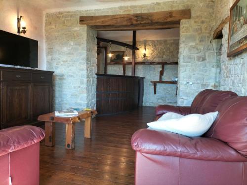 Holiday Home Charmantes Bauernhaus in Penna San Giovanni by Interhome in Penna San Giovanni