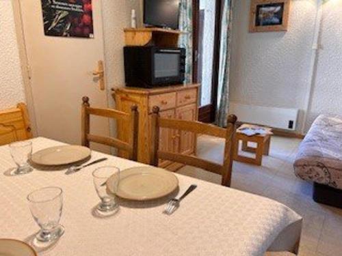 Studio 4 pers à 100m des pistes, balcon sud, proche commerces - Risoul 1850 - FR-1-330-581 (Studio 4 pers a 100m des pistes, balcon sud, proche commerces - Risoul 1850 - FR-1-330-581) in Risoul ciems