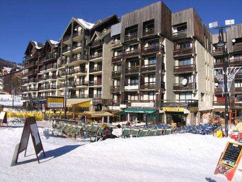 Studio cabine 4 pers, pied de pistes, animaux acceptés – Risoul 1850 - FR-1-330-221 (Studio cabine 4 pers, pied de pistes, animaux acceptes – Risoul 1850 - FR-1-330-221) in 里蘇爾