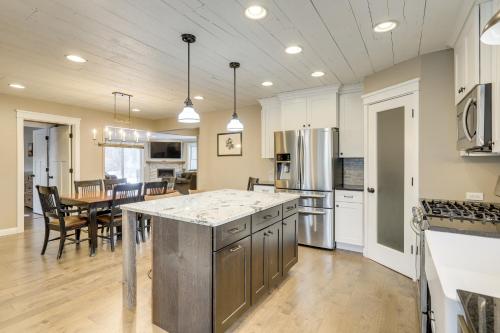Getaway w/ Private Acreage in the Minneapolis Area in Медіна