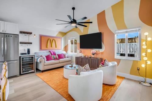 Designer Stylish Villa by Sawgrass with Hot Tub and Arcade Games – khách sạn tại Sunrise