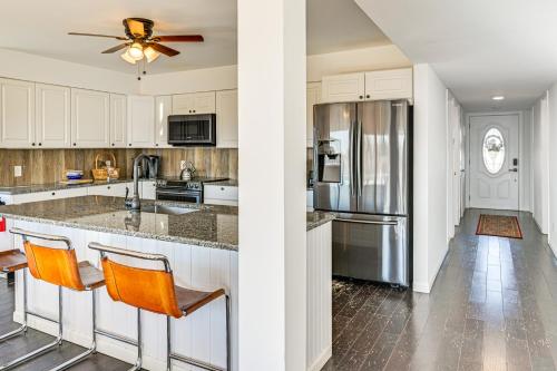 1 Block to Bellport Bay! Scenic Hamptons Hideaway in Shirley (NY)