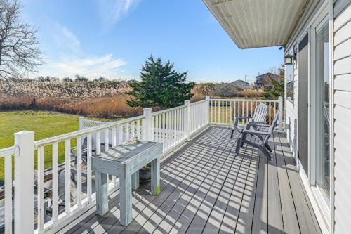 1 Block to Bellport Bay! Scenic Hamptons Hideaway in Shirley (NY)