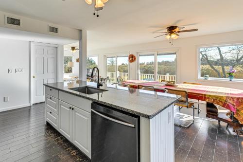 1 Block to Bellport Bay! Scenic Hamptons Hideaway in Shirley (NY)