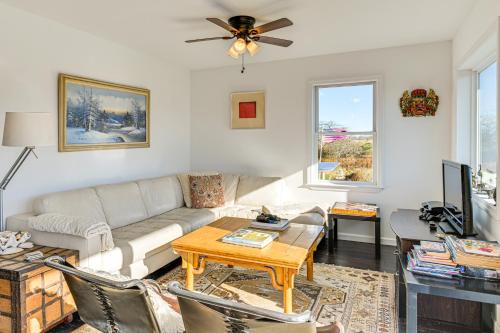 1 Block to Bellport Bay! Scenic Hamptons Hideaway in Shirley (NY)
