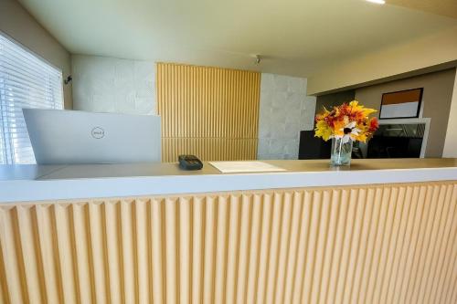 Super 8 by Wyndham Junction City - image 3