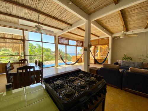 virtuve, Refugio tropical con alberca, WIFI Starlink y vista al mar in San Agustinillo