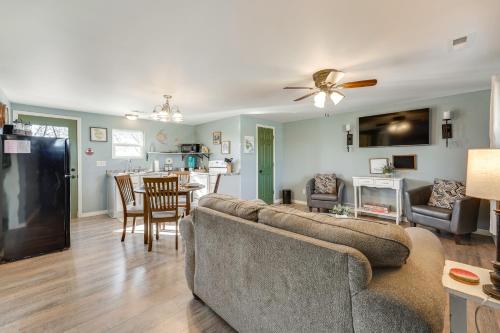 Omaha Apartment 3 Mi to Cricket Creek Marina! - image 3