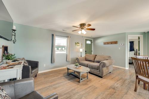 Omaha Apartment 3 Mi to Cricket Creek Marina! - image 10