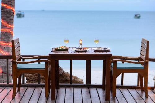 Restaurant, Pingchan Koh Phangan Beachfront Resort in Thong Nai Pan Yai