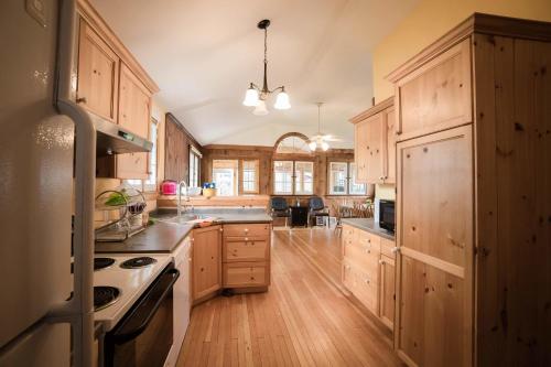 Cottage on Crystal Beach 3BR & BBQ in Fort Erie (Ontario)