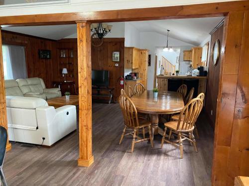 Cottage on Crystal Beach 3BR & BBQ in Fort Erie (Ontario)