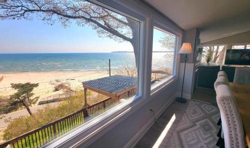 Crystal Beach Waterfront Cottage - Sunset Views in 伊利堡