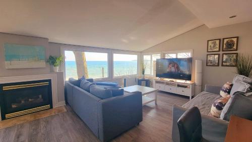 Crystal Beach Waterfront Cottage - Sunset Views in 伊利堡