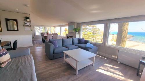 Crystal Beach Waterfront Cottage - Sunset Views in 伊利堡