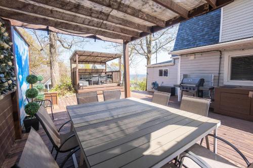 Crystal Beach Waterfront Cottage - Sunset Views in 伊利堡