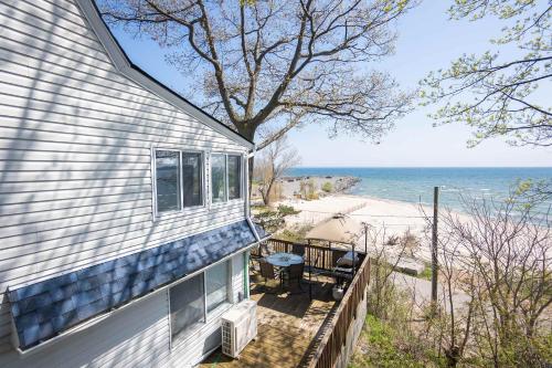 Crystal Beach Waterfront Cottage - Sunset Views in 伊利堡