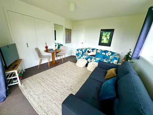 Bar/lounge, Kereru Garden Apartment in Halfway Bush