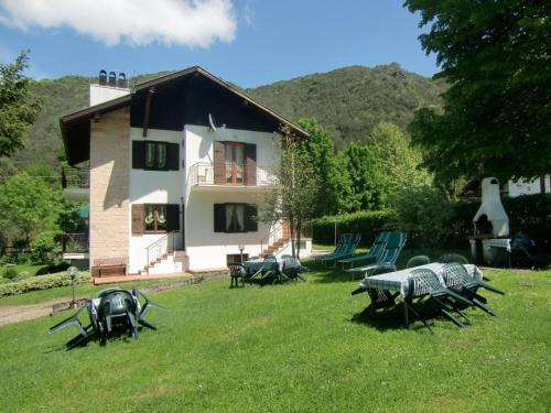 Apartment Sehr geräumige Wohnung inmitten der Natur by Interhome