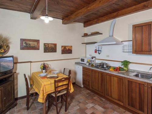 Holiday Home Lindenhaussiedlung mit Gemeinschaftspool by Interhome in Пратовеккьо