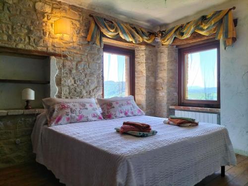 Holiday Home Charmantes Bauernhaus in Penna San Giovanni by Interhome in Penna San Giovanni