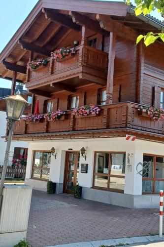 Apartment Gemütliche Wohnung im Zentrum von Reit im Winkl by Interhome