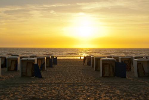 沙灘, 海特埃爾斯特惠斯耶度假屋 (Het Eerste Huisje vacation home) in 蘭傑維爾德住宅
