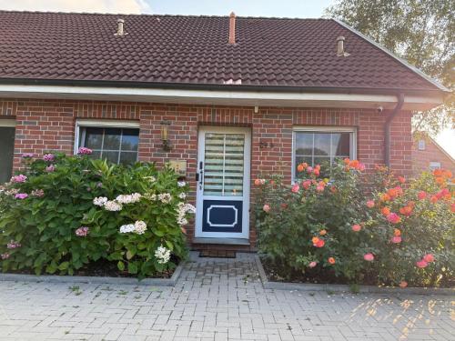 Holiday Home Gemütliches Ferienhaus mit Garten und Terrasse by Interhome in Norden, Deutschland