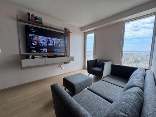 Modern apartment in Víctor Larco with view, TV, PS5