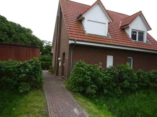 Holiday Home Komfortable Doppelhaushälfte und großem Garten by Interhome in Dornumergrode, Deutschland