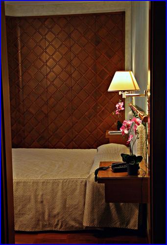 Hotel Meeting - image 9