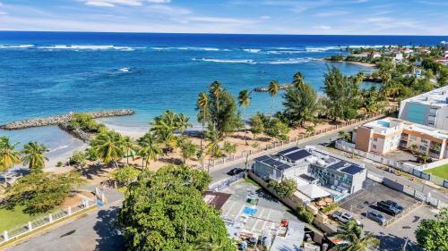 AQUA Terrazas Apt 6 - Beachfront Gem with Ocean Views & Pool in Dorado