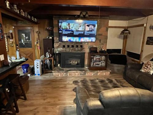 Twain Harte Cozy cabin downtown in Tvenharta (CA)