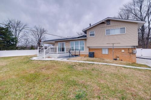 Work and Explore, Cozy Unit 5 Mi to UMD! in Lanham (MD)