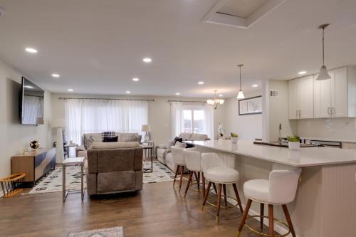 Great for Gatherings! Modern Lanham Duplex in Lanham (MD)