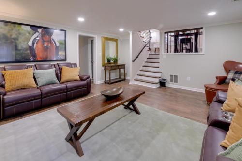 Great for Gatherings! Modern Lanham Duplex in Lanham (MD)