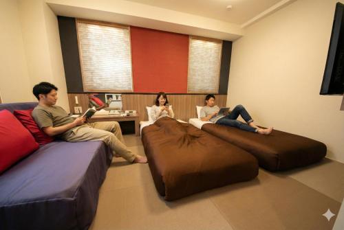 room detail thumbnail 2