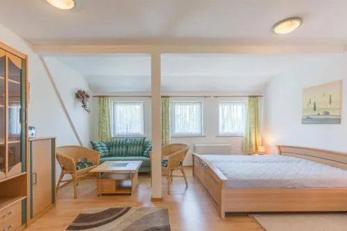 Ferienhof Karl's Ruhe, Ferienwohnung 02 in Boltenhagen, Deutschland