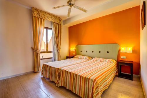 SBH Taro Beach Hotel - image 2