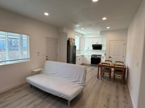 Brand New Muji Style 3B3B Retreat with Courtyard in ไดมอนด์ บาร์