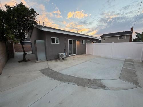 Brand New Muji Style 3B3B Retreat with Courtyard in ไดมอนด์ บาร์