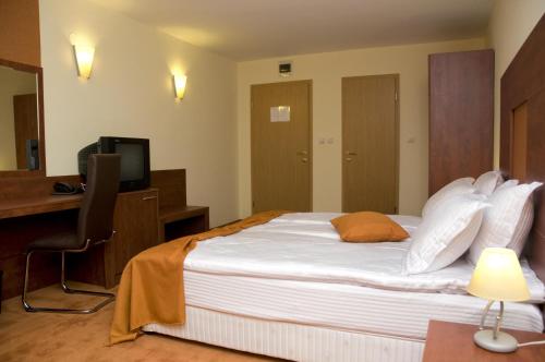 Hotel 4 Zona – Sofia, NY