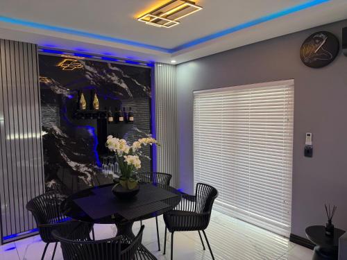 Exclusive Ultra-Luxury A Cut Above Apartments Century City by Vvip Bookings - image 8
