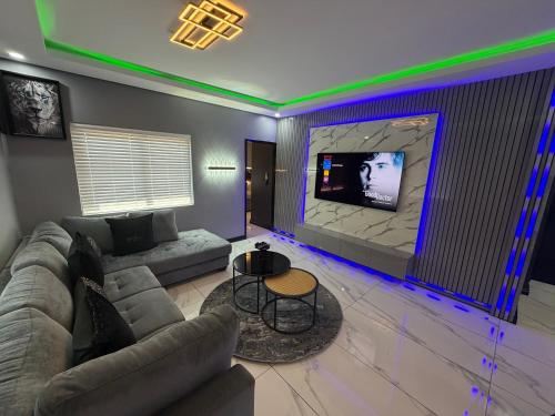 Exclusive Ultra-Luxury A Cut Above Apartments Century City by Vvip Bookings - main image