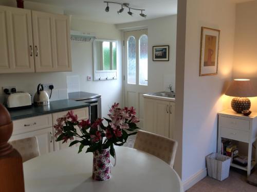 Leadenham Cottage - image 6