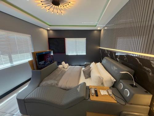 Exclusive Ultra-Luxury A Cut Above Apartments Century City by Vvip Bookings - image 10