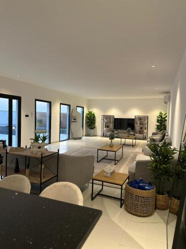 The Plunge Villa - Farm House in Bid Hamamah