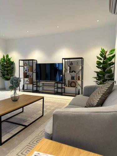 The Plunge Villa - Farm House in Bid Hamamah